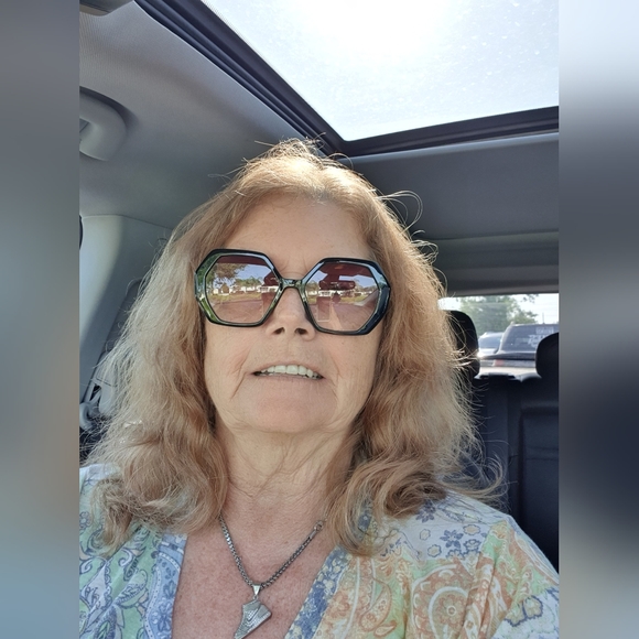 Meet your Posher, Brenda - Picture 2 of 2